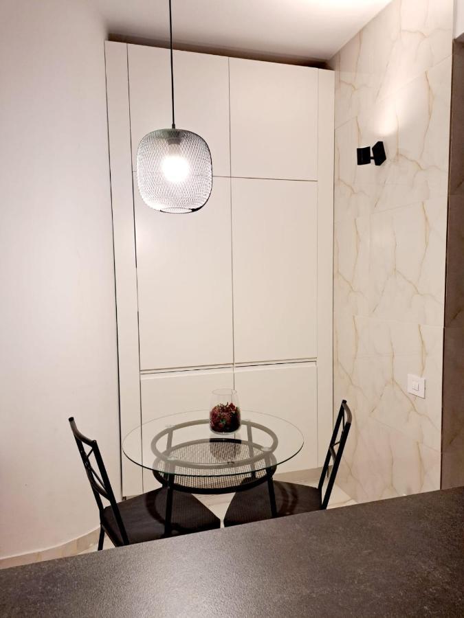 Classy Apartment With Parking In The City Center Bucharest Exterior photo